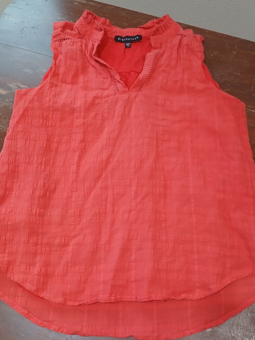 Gibsonlook Sleeveless V-Neck Ruffle Trim Top In Coral